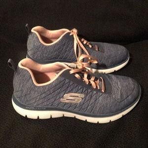 Skechers Dual-Lite size 7.5